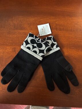 Coach Black and Cream Signature C Logo Knit Gloves